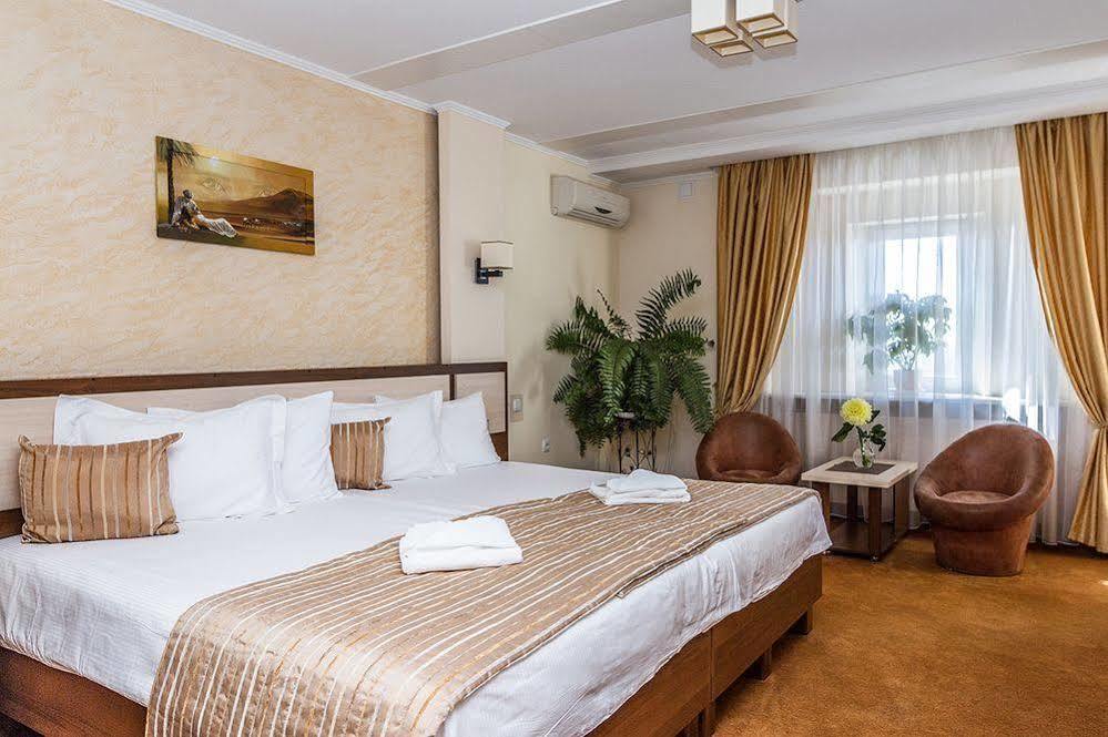 7 Sky Hotel Klinicheskaya Street كييف المظهر الخارجي الصورة